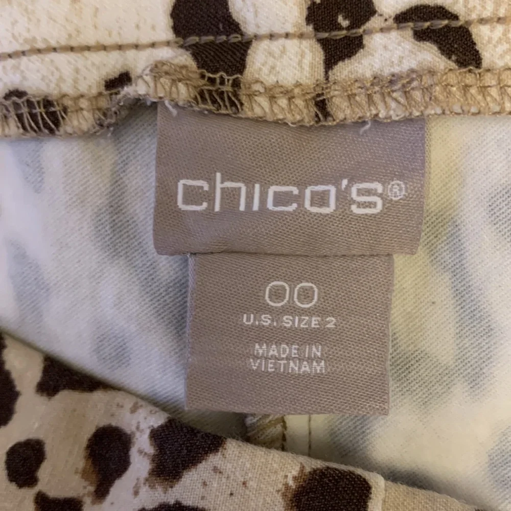 Chico’s 00 Brigitte Cheetah Slim Capri Pants Chico’s Size 00 (2)